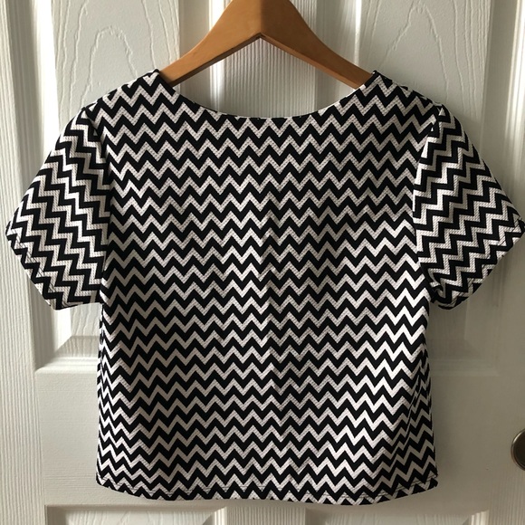 Striped Crop top Tee - Picture 2 of 4